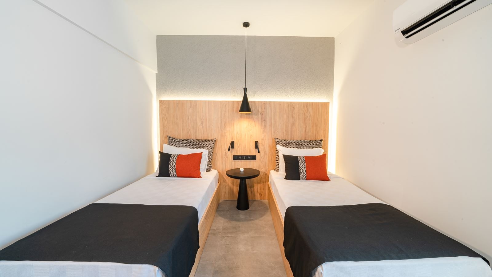 rooms-deluxe-family-room