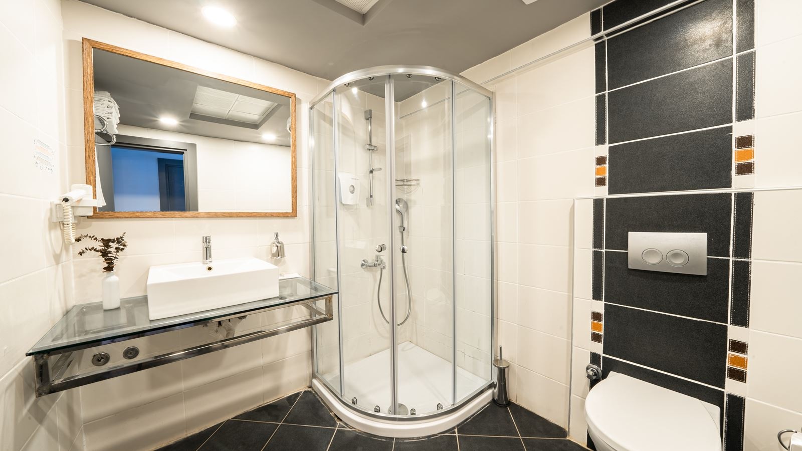 rooms-deluxe-family-room