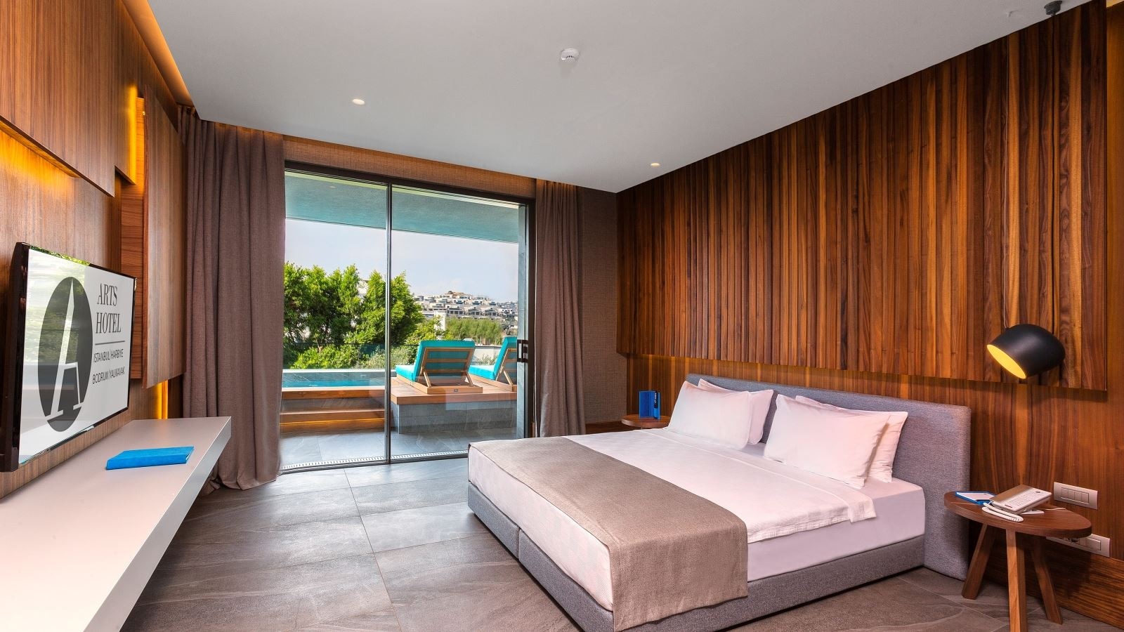 rooms-deluxe-swim-up-pool-room