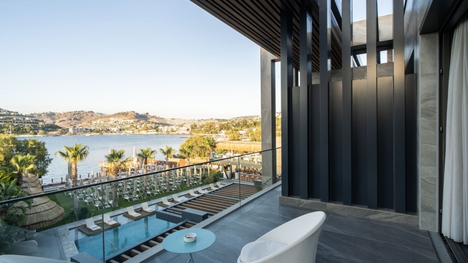 rooms-deluxe-deniz-manzarali-oda