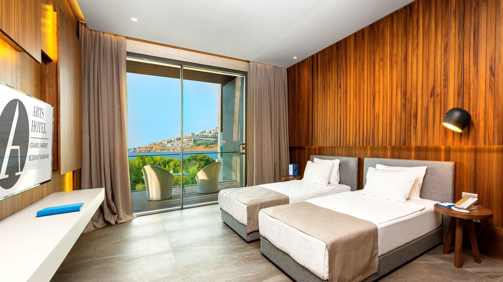 rooms-deluxe-deniz-manzarali-oda