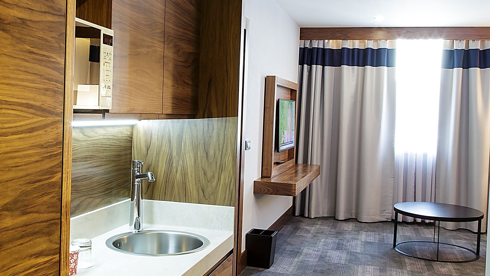 rooms-comfort-king-suit