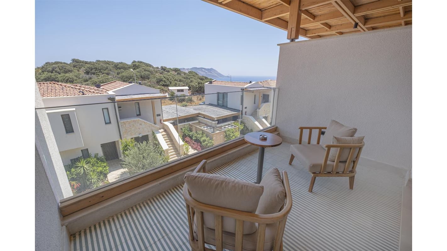 rooms-superior-room--side-sea-view