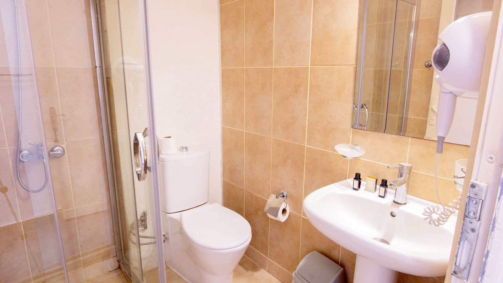 rooms-ekonomik-2-kisilik-oda--kisitli-manzarali