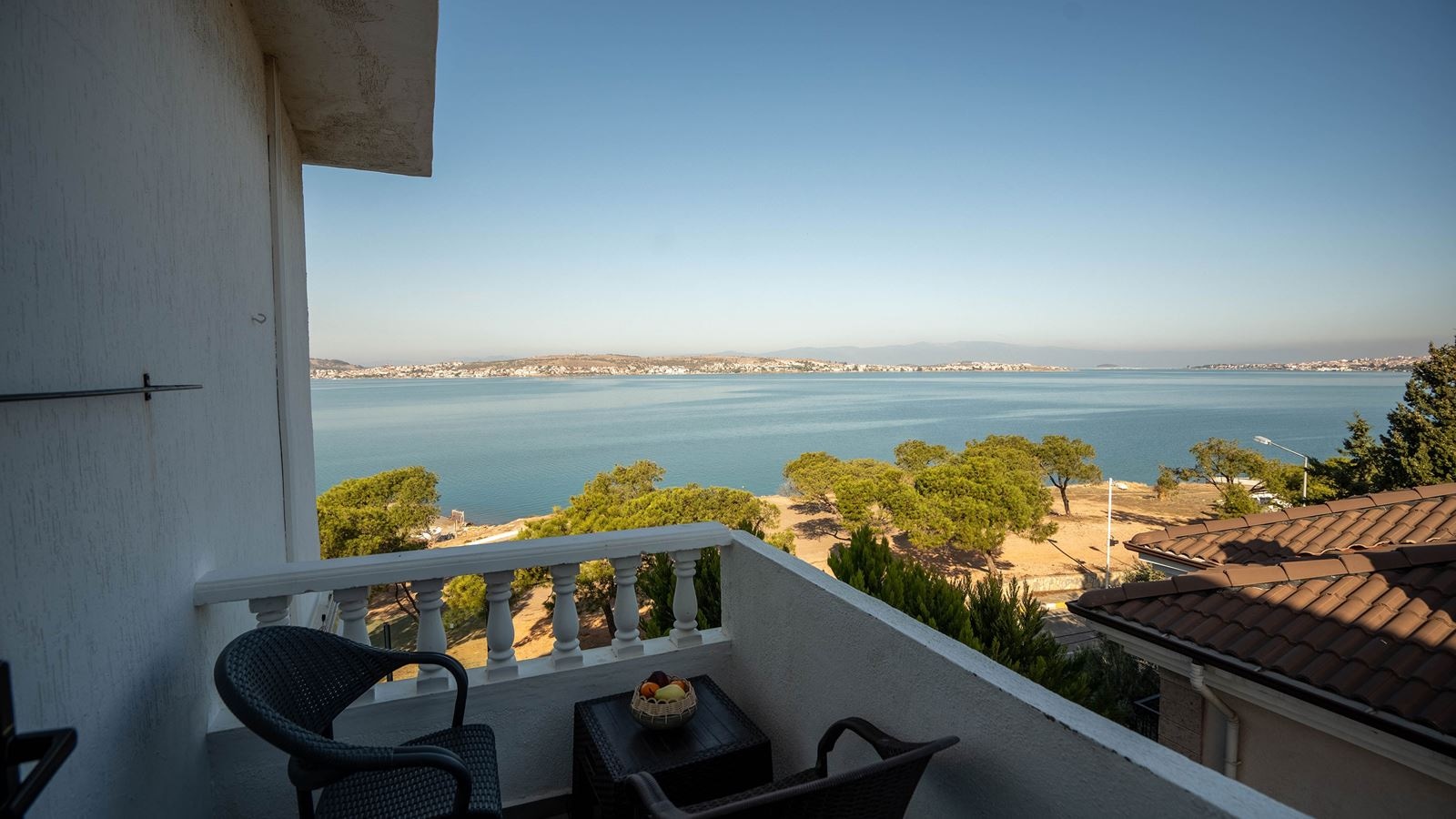 rooms-superior-3-kisilik-oda-kismi-deniz-manzarali