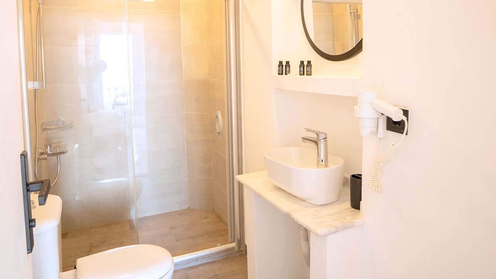 rooms-superior-3-kisilik-oda-kismi-deniz-manzarali