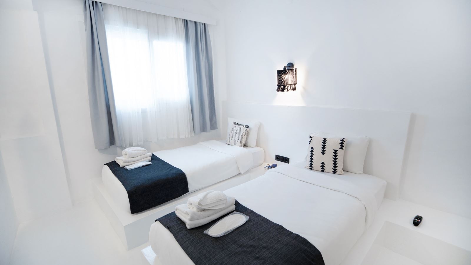 rooms-superior-4-kisilik-oda--kara-manzarali