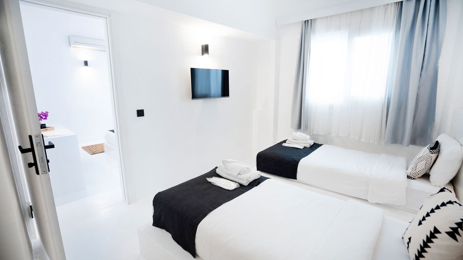 rooms-superior-4-kisilik-oda--kara-manzarali