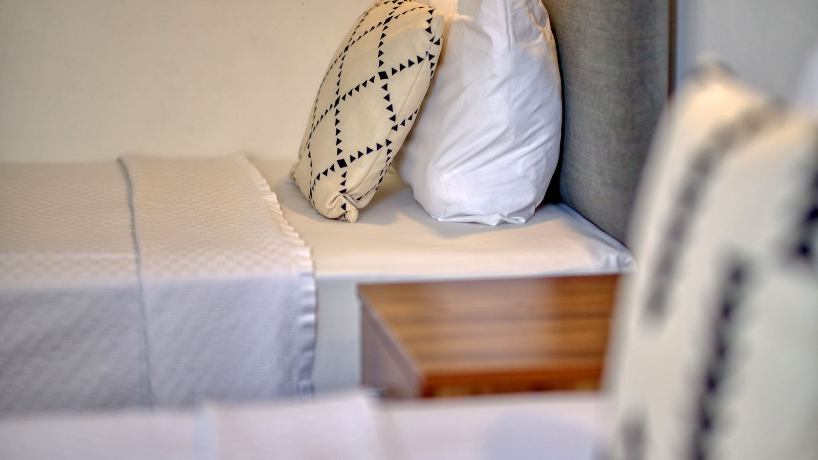 rooms-standart-2-kisilik-oda--kara-manzarali