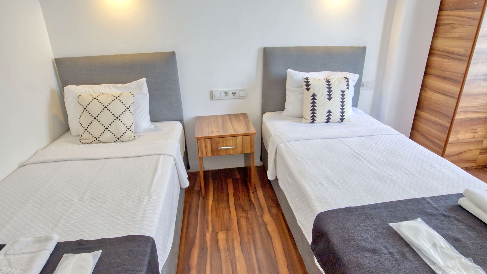 rooms-standart-2-kisilik-oda--kara-manzarali