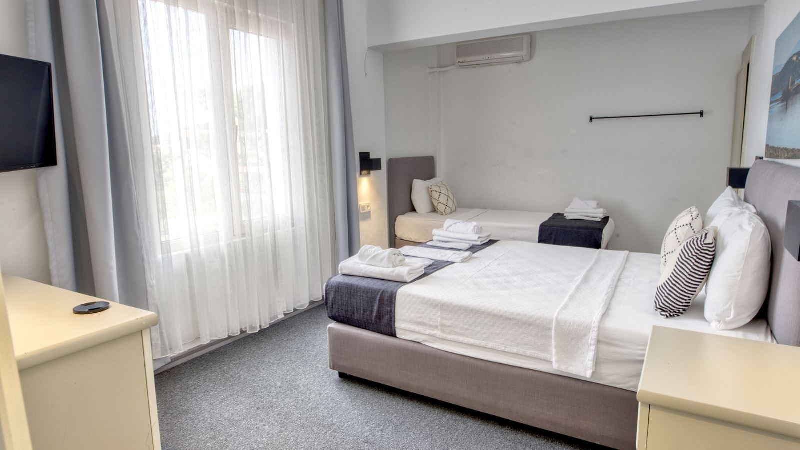 rooms-superior-3-kisilik-oda--kara-manzarali