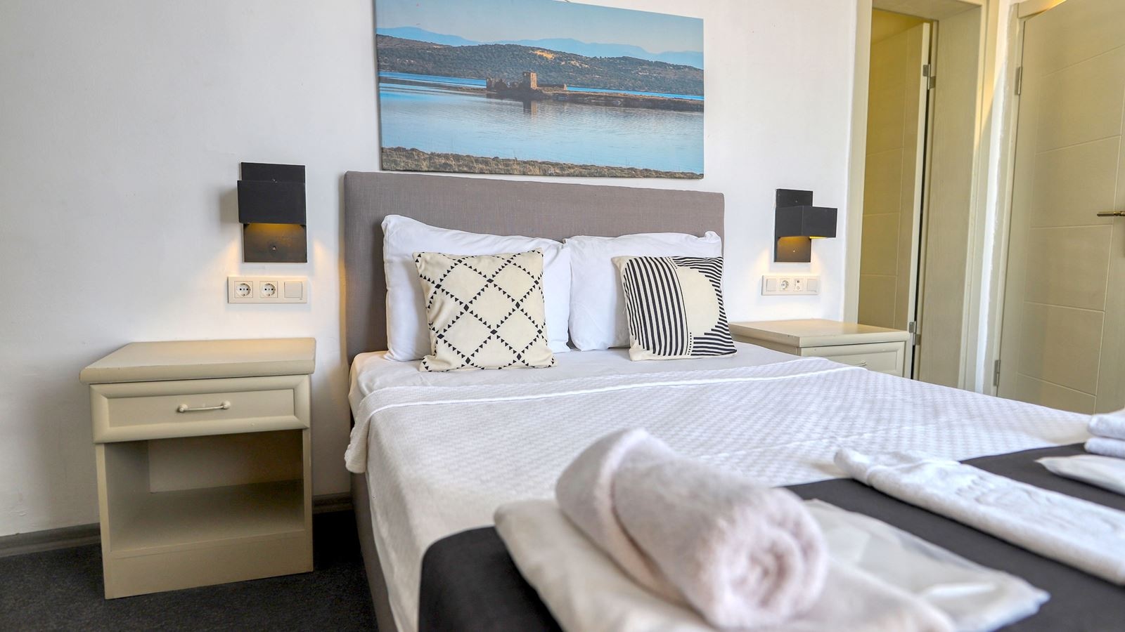 rooms-superior-3-kisilik-oda--kara-manzarali