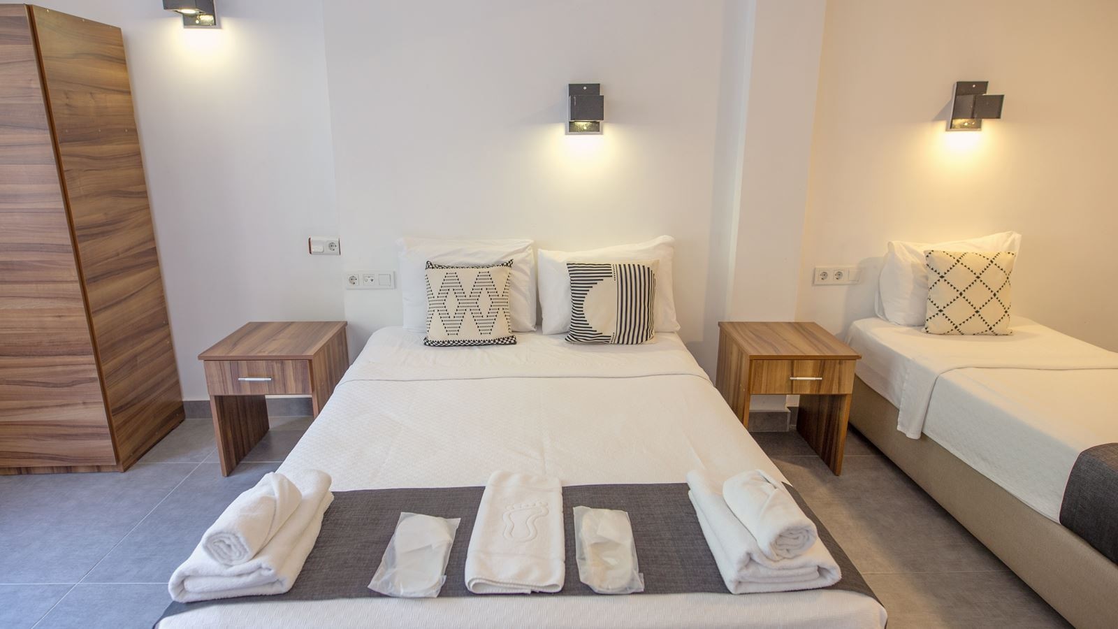 rooms-standart-3-kisilik-oda--kara-manzarali