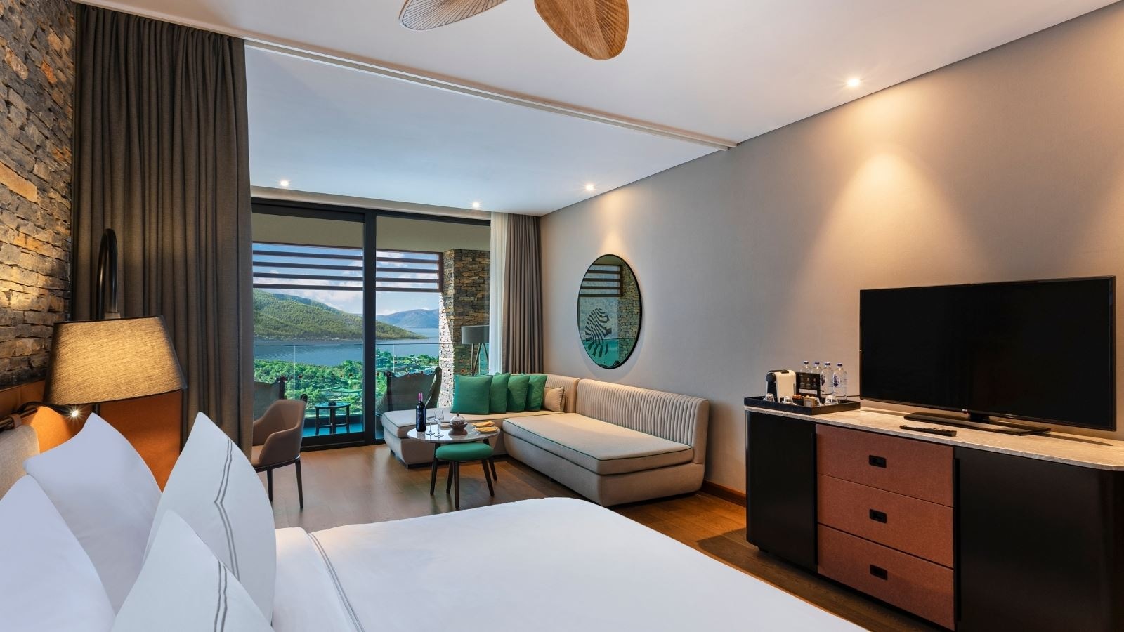 rooms-deluxe-room-sea-view