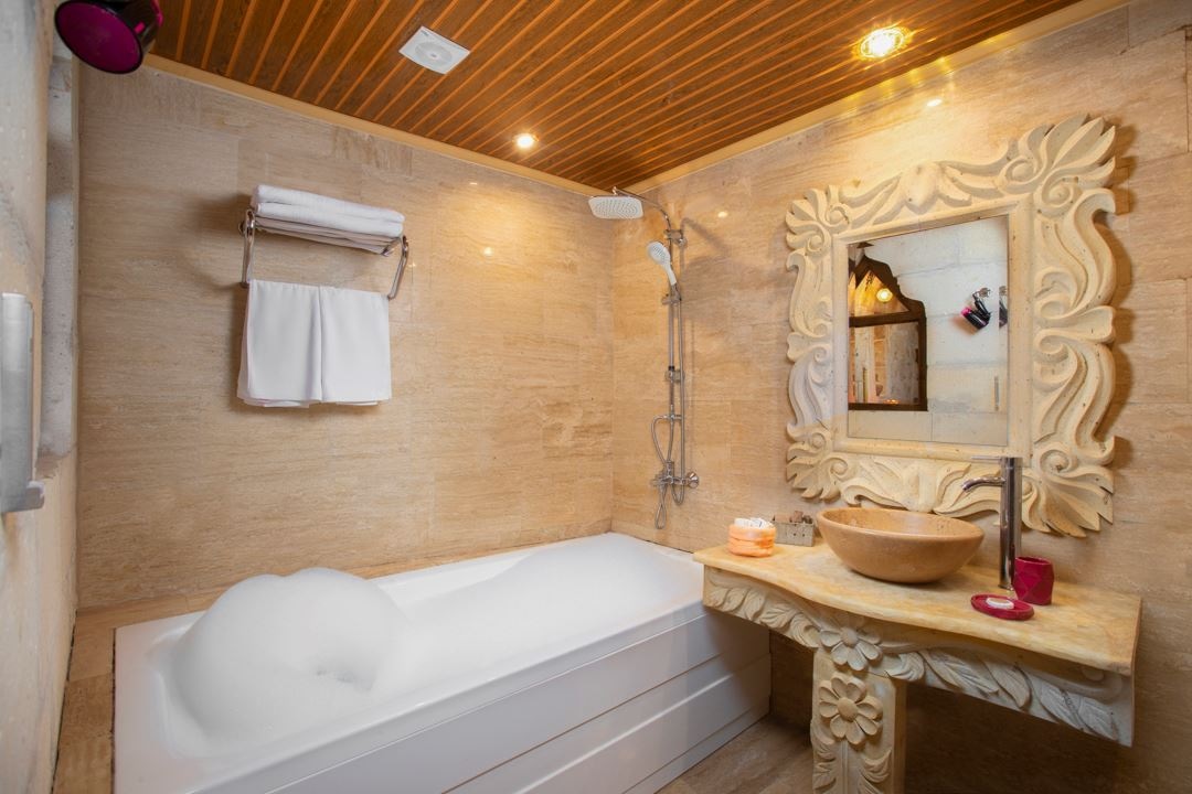 rooms-with-jacuzzi-suit