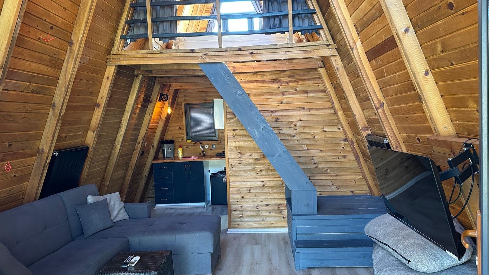 rooms-deluxe-bungolov-oda