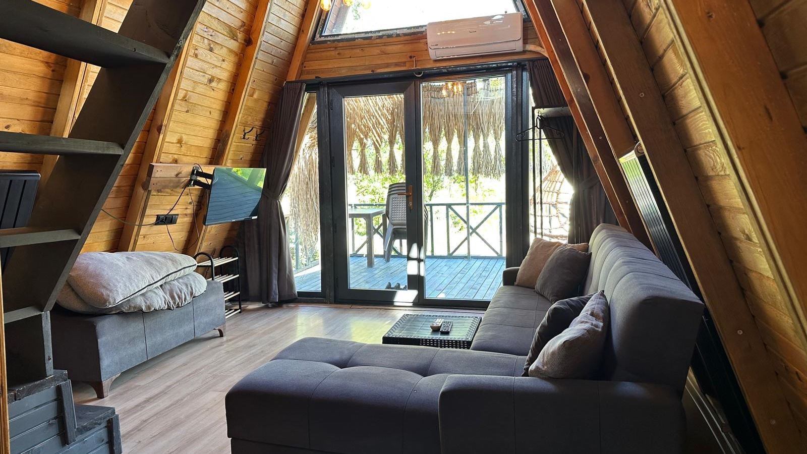 rooms-deluxe-bungolov-oda