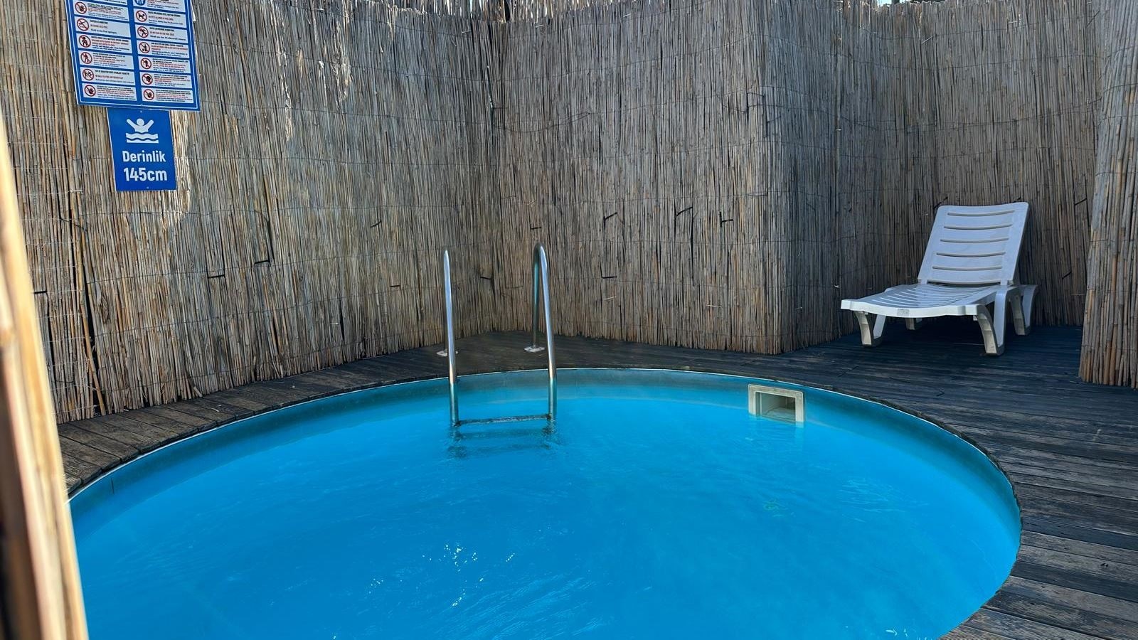 rooms-deluxe-bungolov-oda