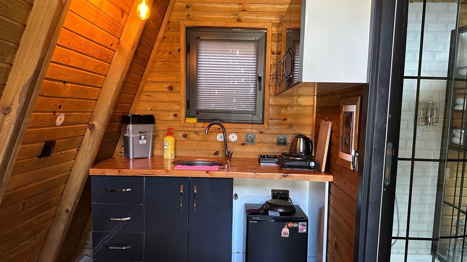 rooms-deluxe-bungolov-oda