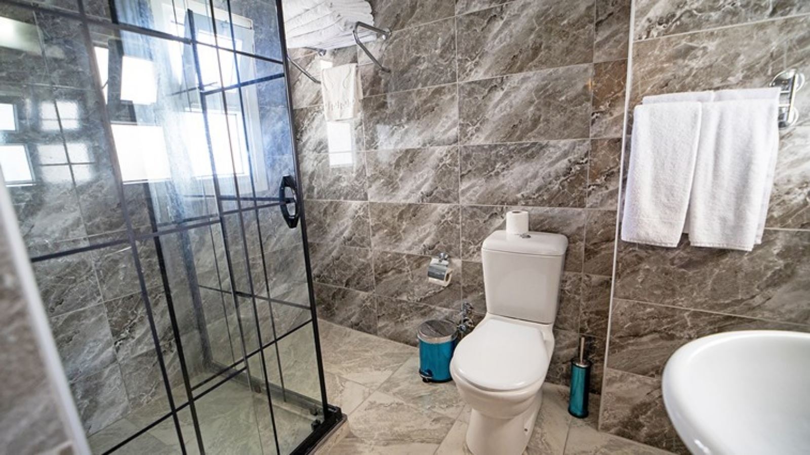 rooms-family-room-anex-building