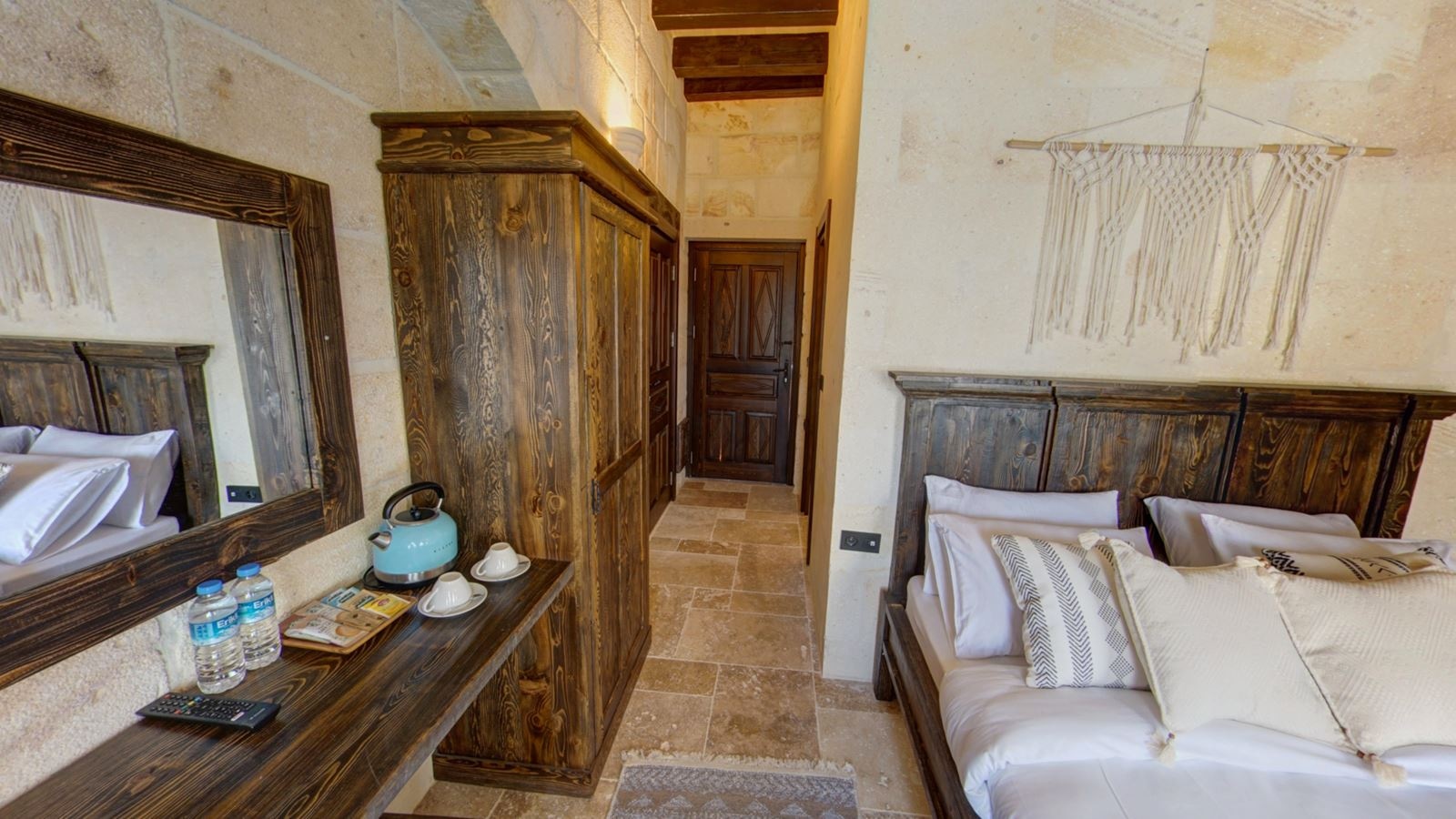 rooms-connection-room