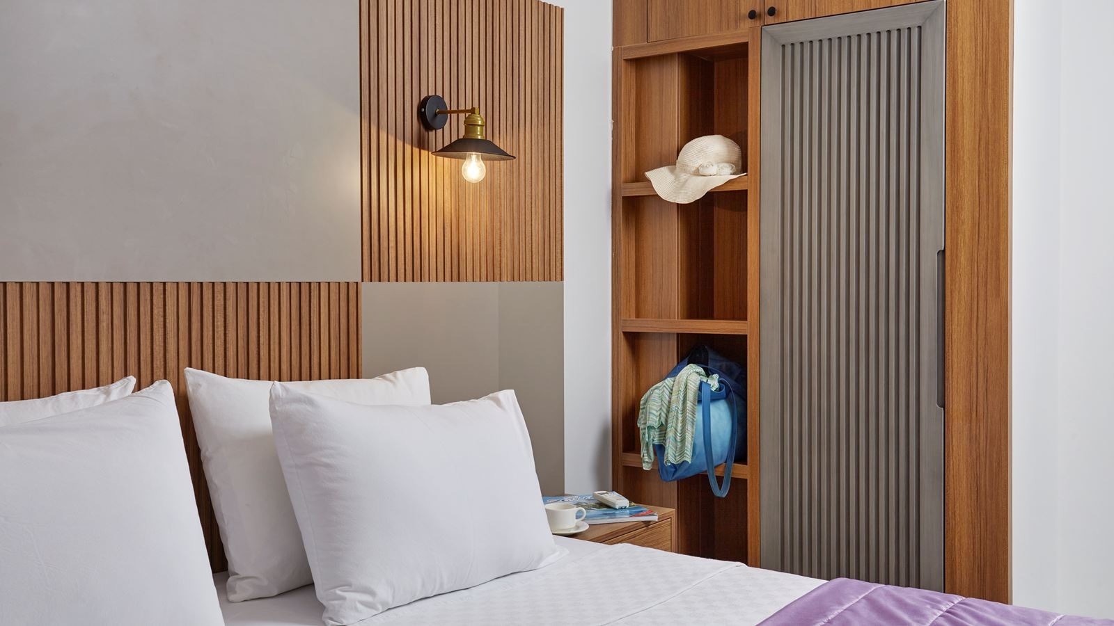 rooms-family-room-2-bedrooms-balcony