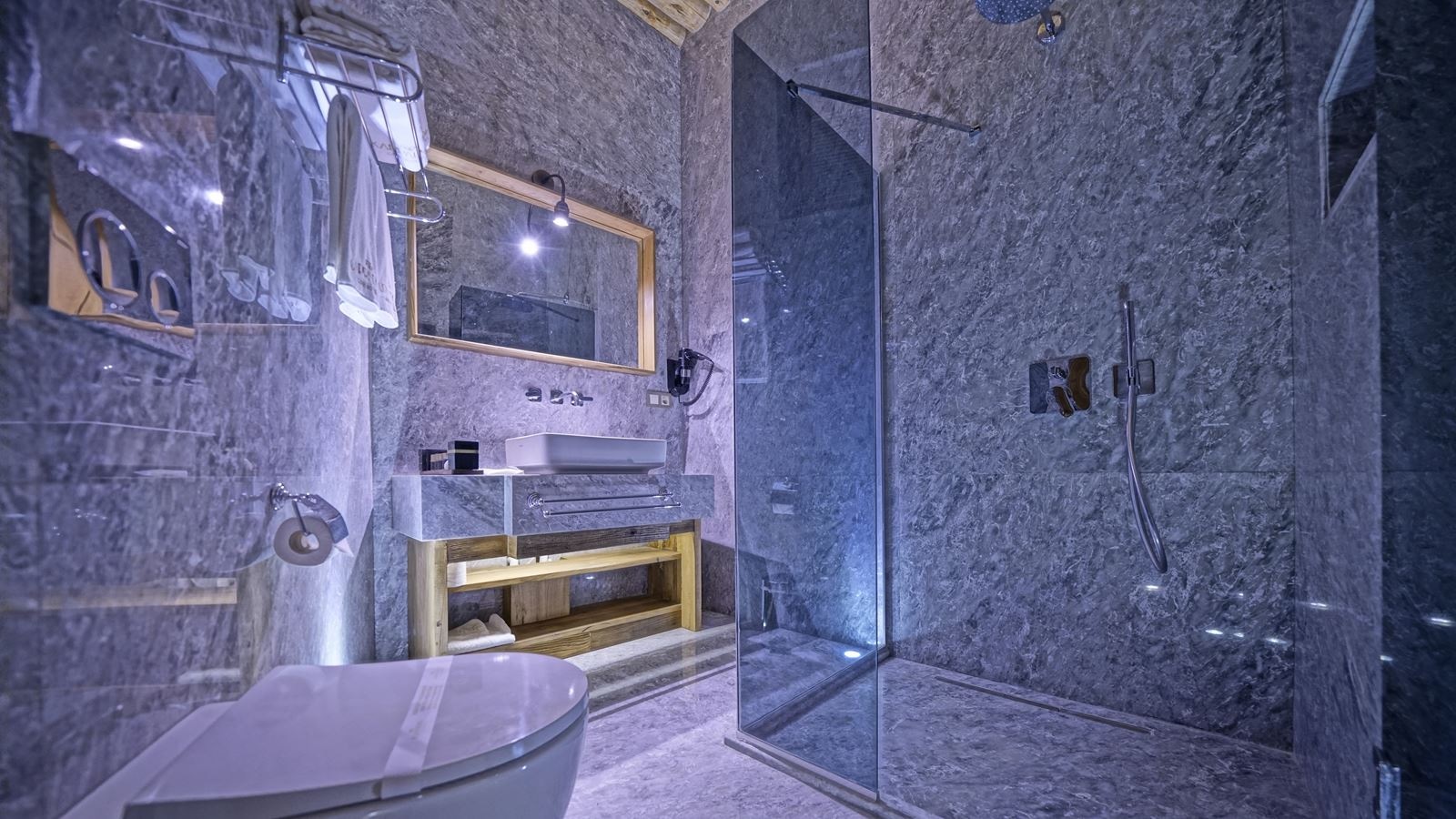 rooms-balkonlu-dublex-suite-1010