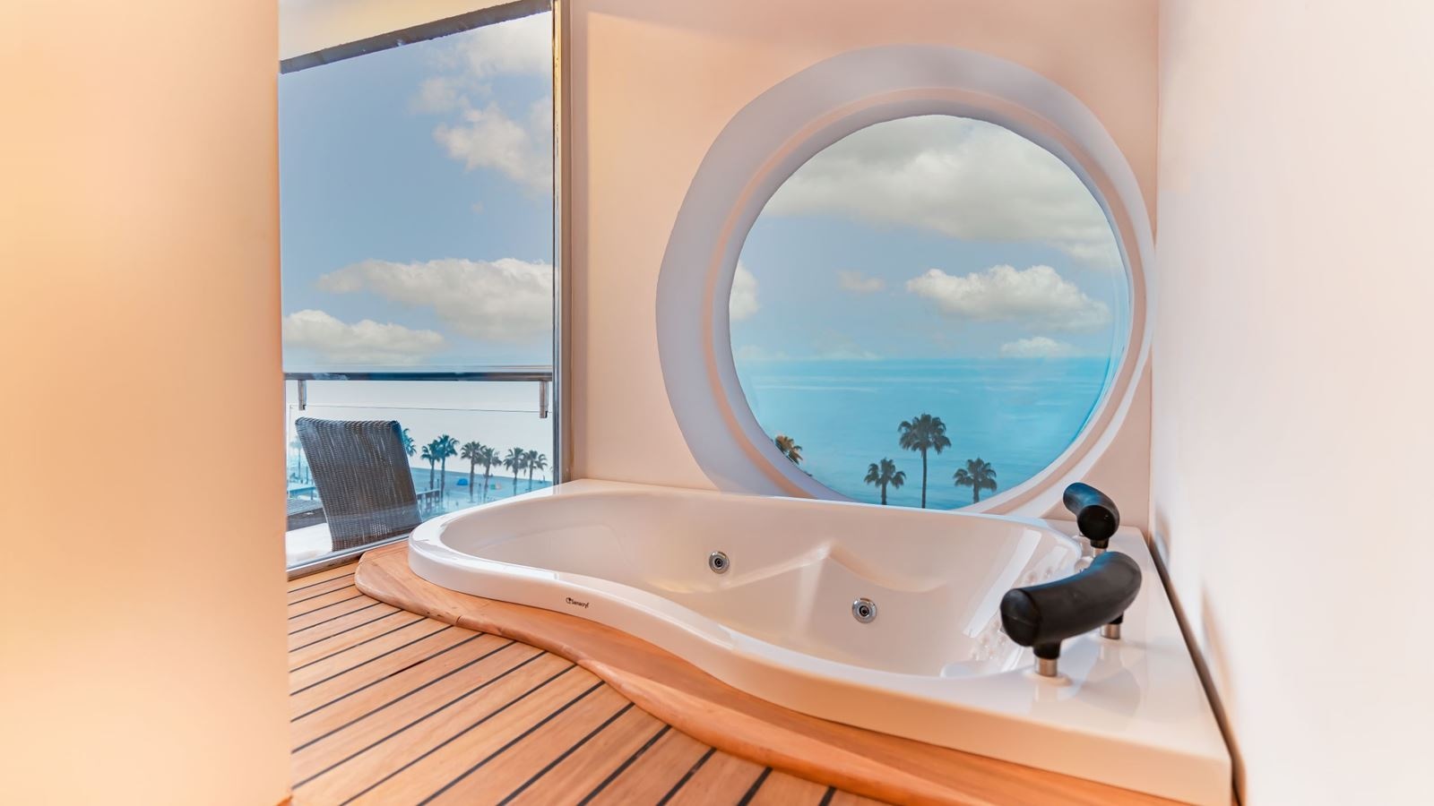 rooms-corner-jacuzzi-room