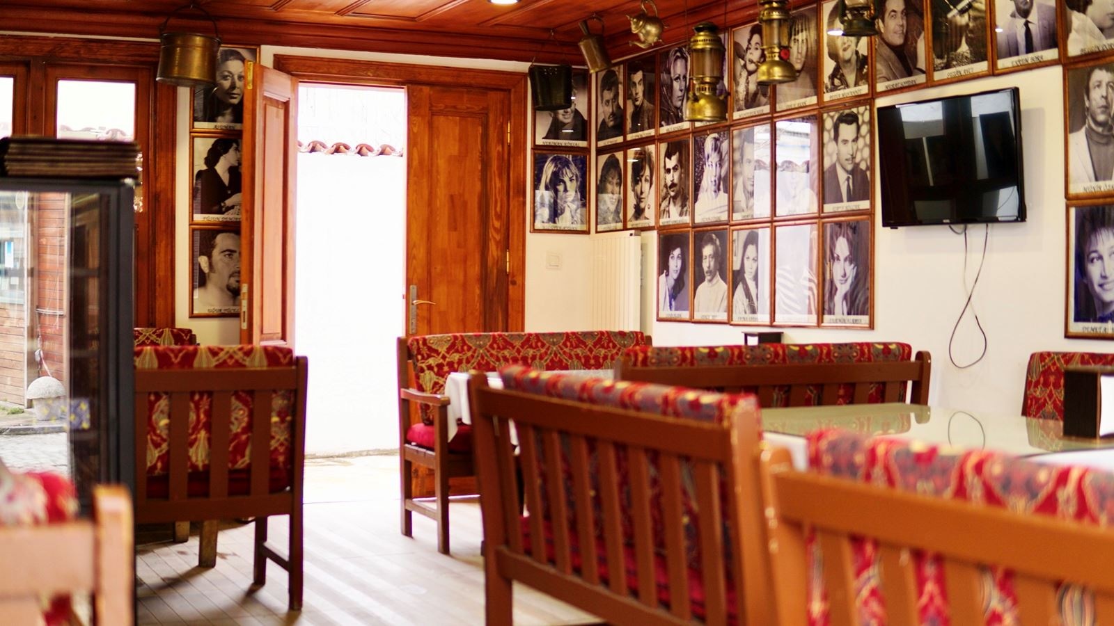 restaurants-restaurants