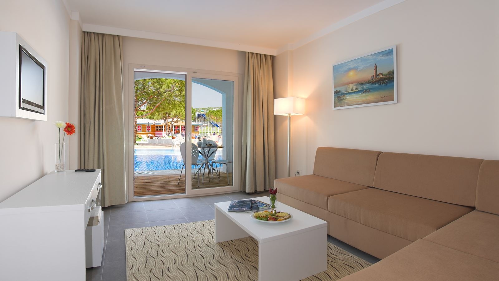 rooms-select-family-pool-room