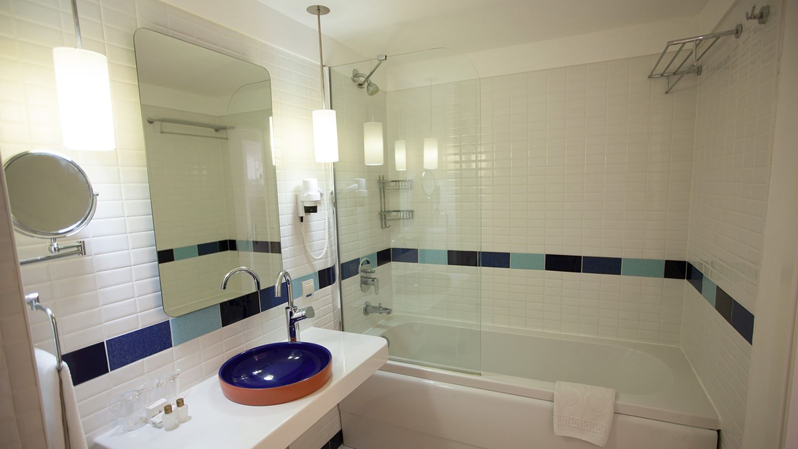 rooms-family-room-1-bedroom-with-balcony