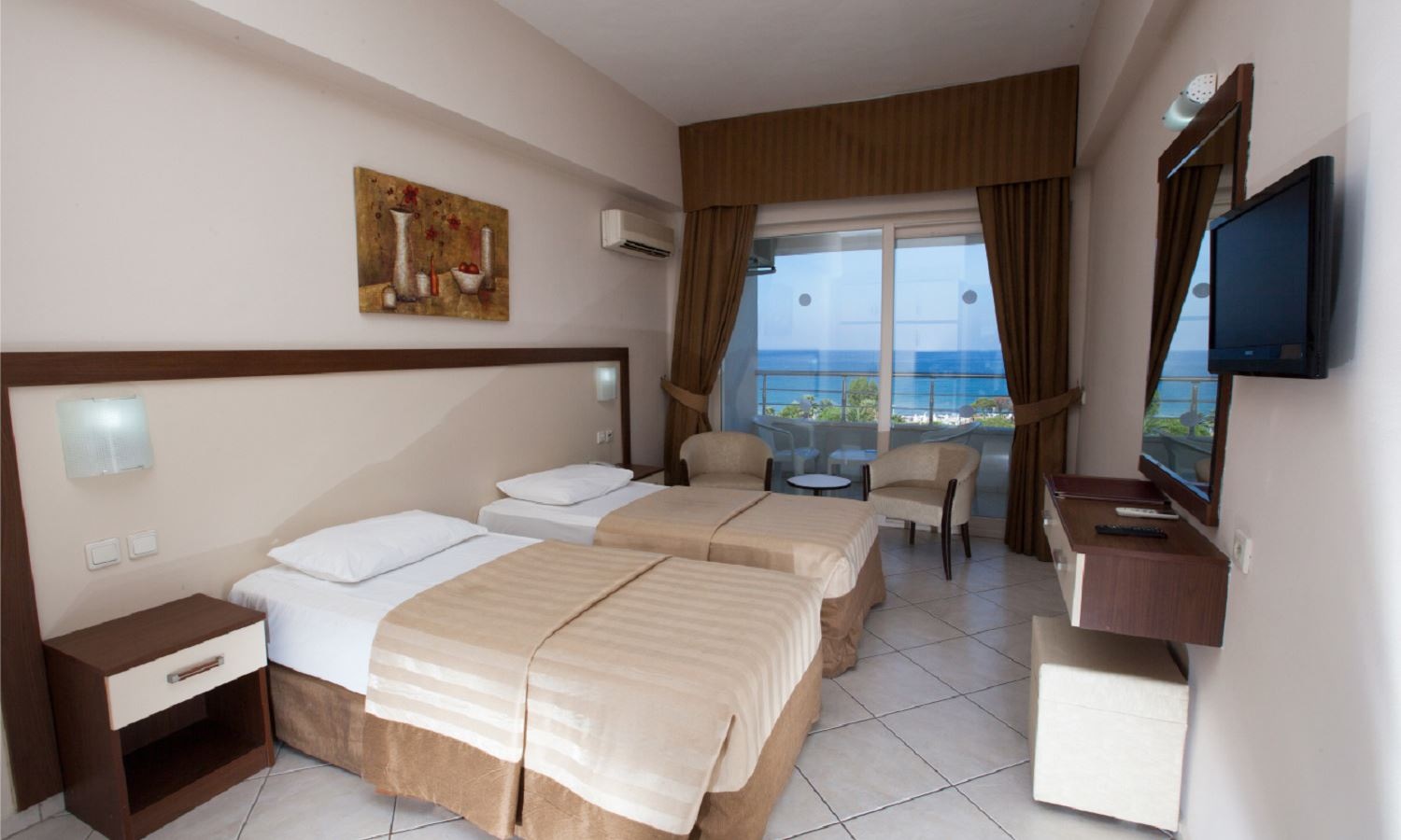 rooms-standart-room-land-wiev-with-balcony