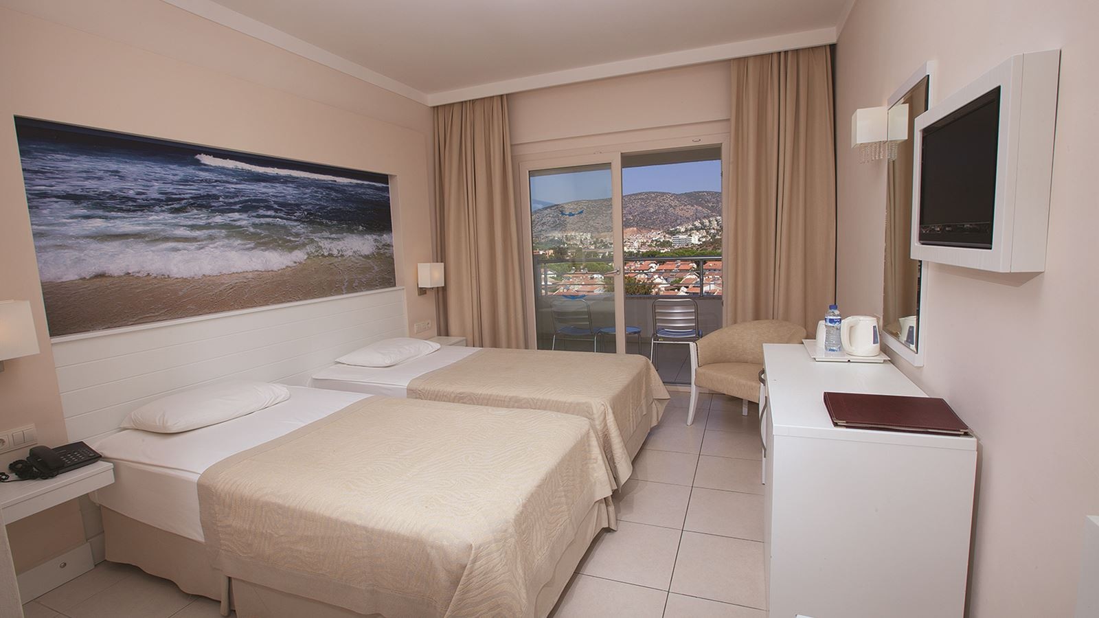 rooms-select-standart-room-side-sea-wiev-with-balcony