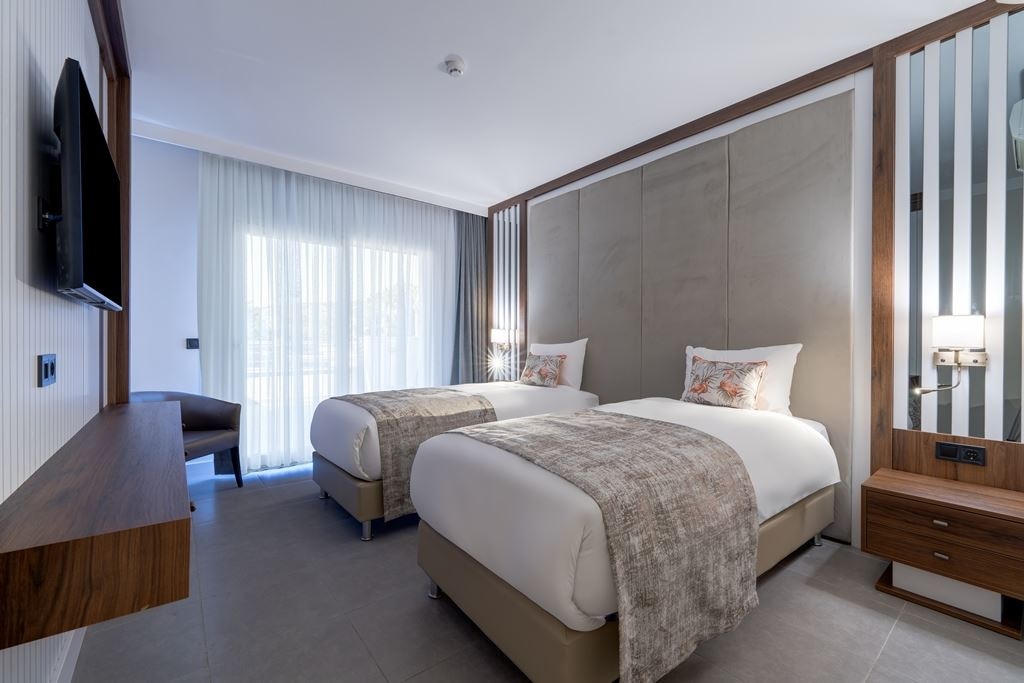 rooms-family-select-side-seaview