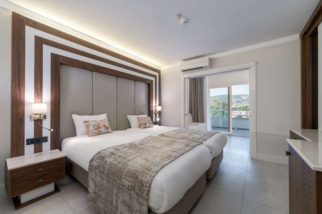 rooms-standart-select-room-side-seaview