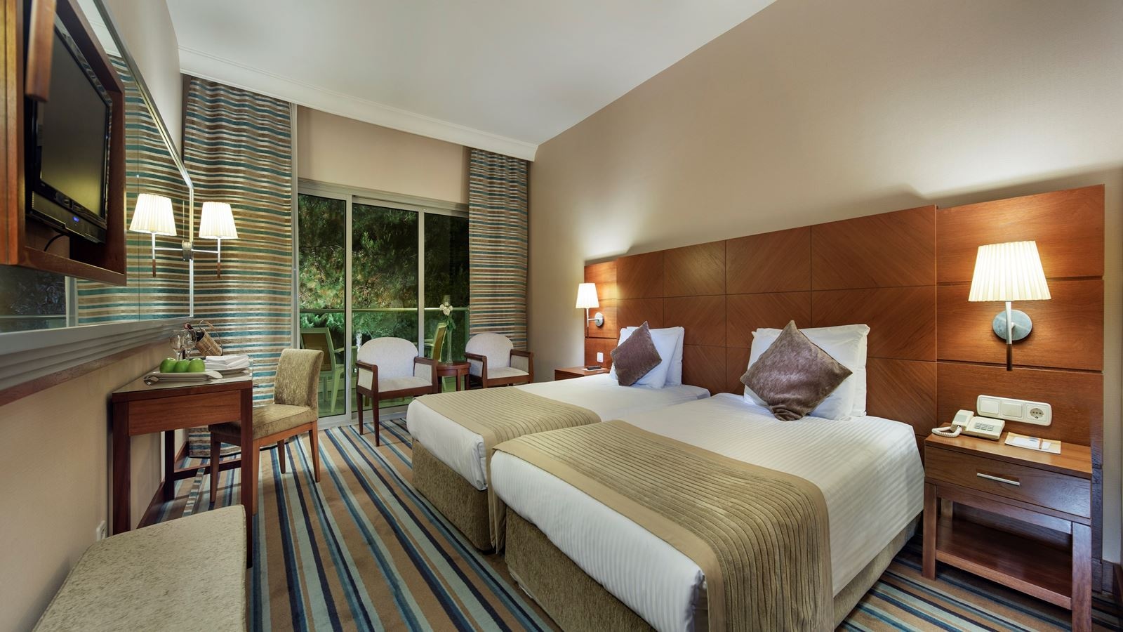 rooms-standard-room-landview-balcony