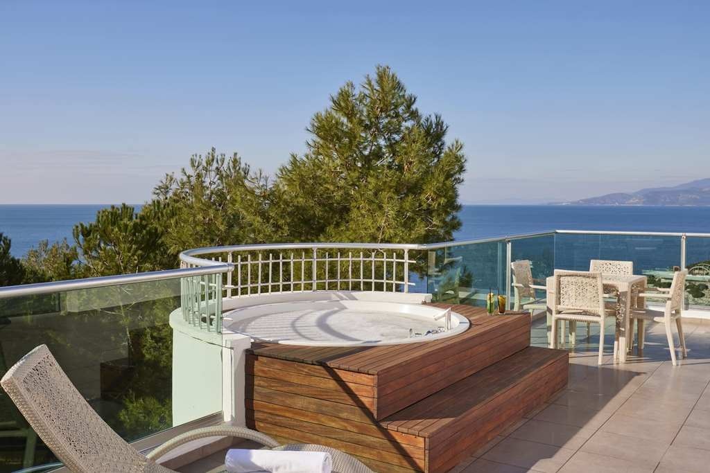 rooms-standard-terrace-suite-room