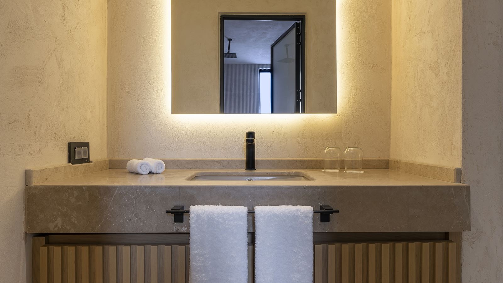 rooms-deluxe-room-with-sea-view