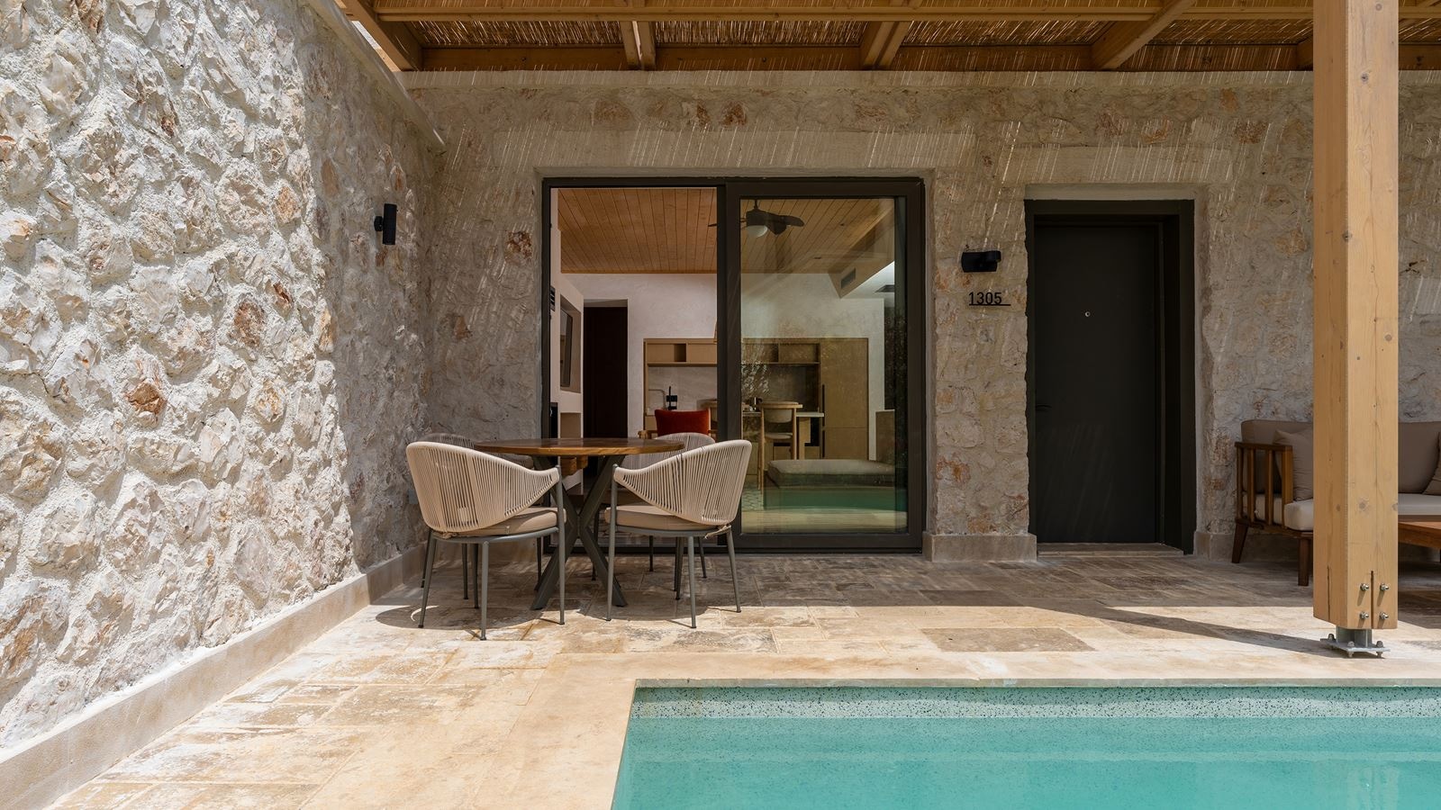 rooms-classic-suite-with-mountain-view