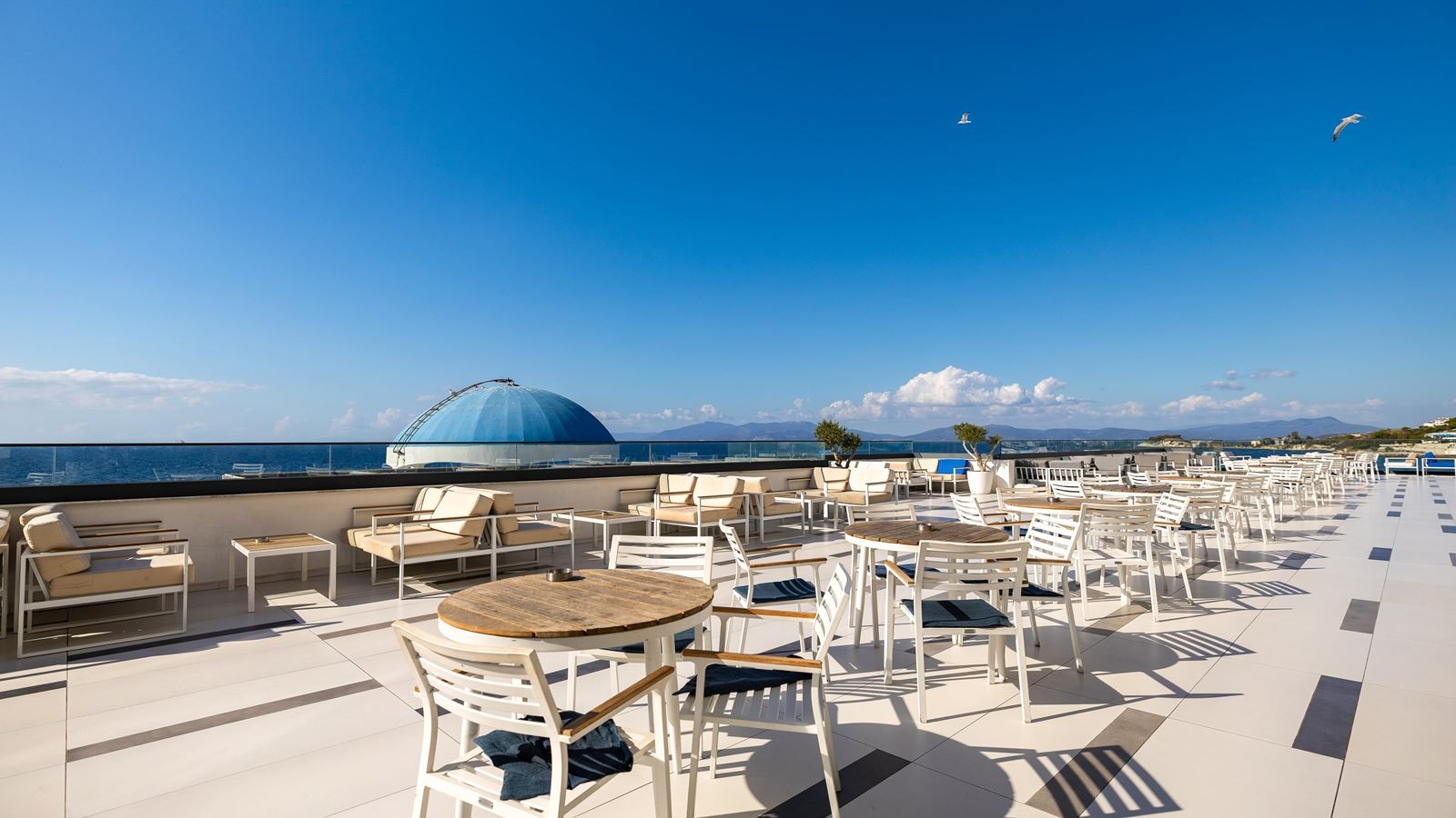 bars-coffee-art-bar-fogo-lobby-terrace