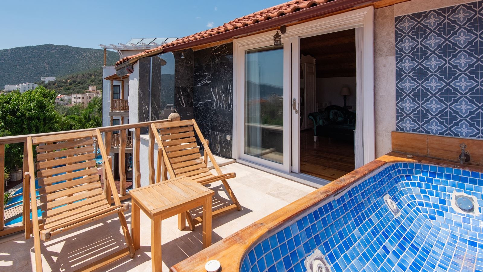 rooms-master-deluxe-room