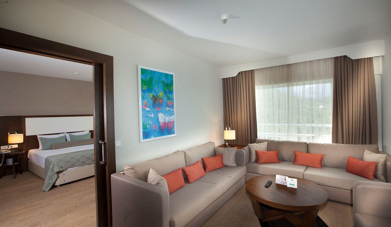 rooms-family-suit-sea-view-room