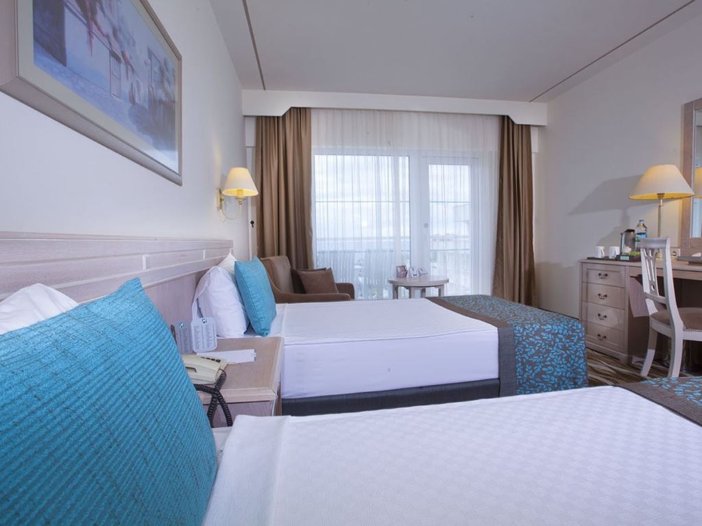 rooms-standard-side-sea-view-room