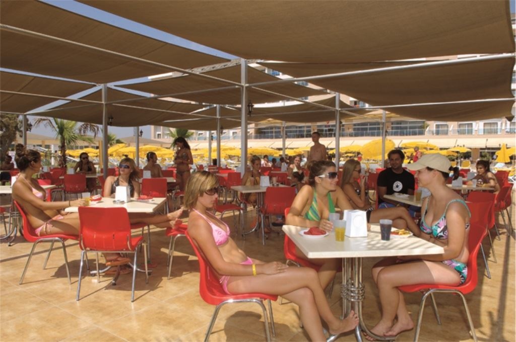 restaurants-pool-bar