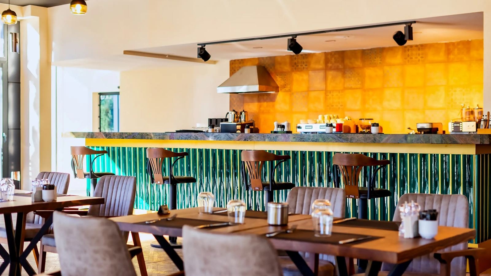 restaurants-main-restourant