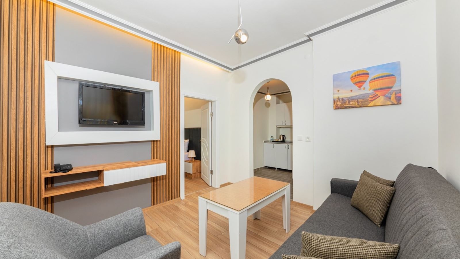 rooms-eko-family-suit