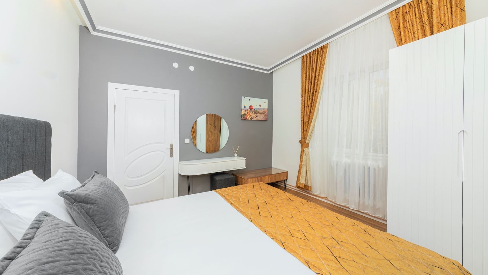 rooms-eko-family-suit