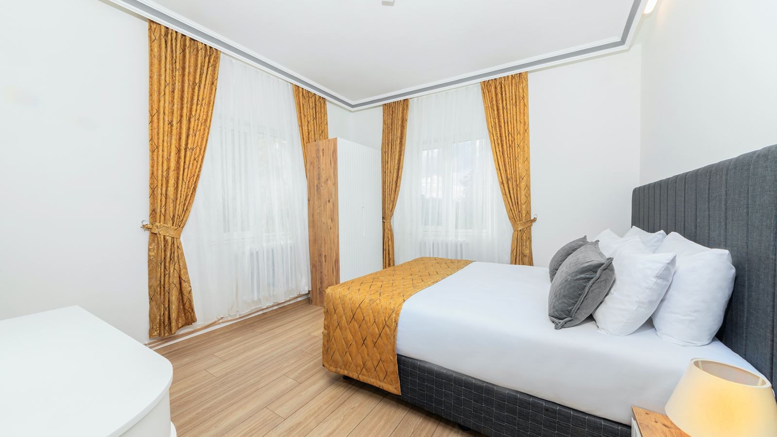 rooms-eko-family-suit