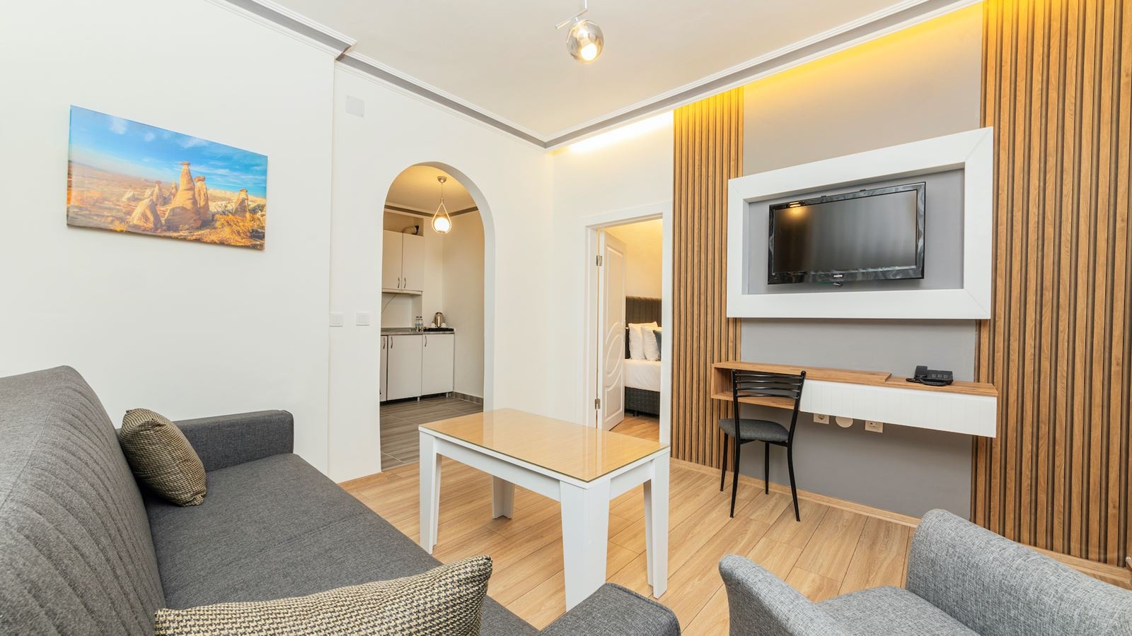 rooms-eko-family-suit