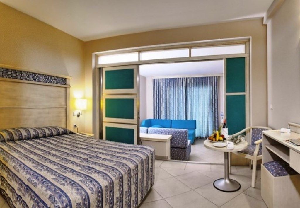 rooms-family-sea-view-2-bedroomssliding-door-with-balcony-or-terrace